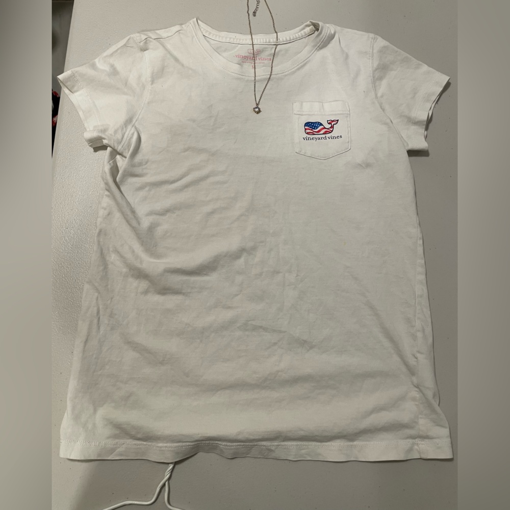 vineyard vines t shirt